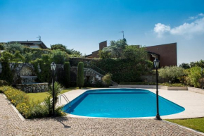 Red villa with shared pool and private garden is the new black on Lake Garda Roe' Volciano